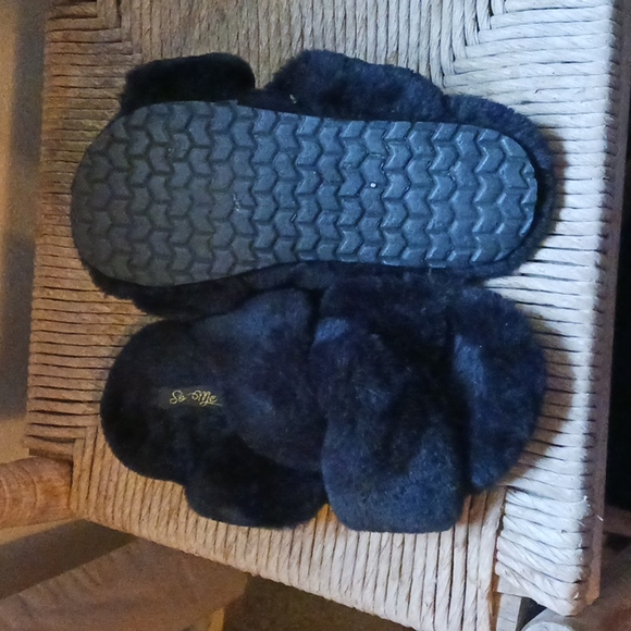 So Me super soft  fuzzy slippers - Picture 2 of 2